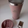VASO SIMIL STANLEY BEER PINT DE CERVEZA  473ML C/TAPA + ABRIDOR