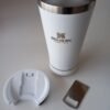 VASO SIMIL STANLEY BEER PINT DE CERVEZA  473ML C/TAPA + ABRIDOR